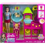 Barbie - Bébiszitter Barbie baba vízicsúszdával és kisbabával