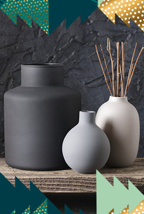 Három minimalista váza, mint lakásdekorációs kellék