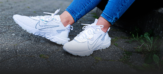 Fehér női Nike tornacipők